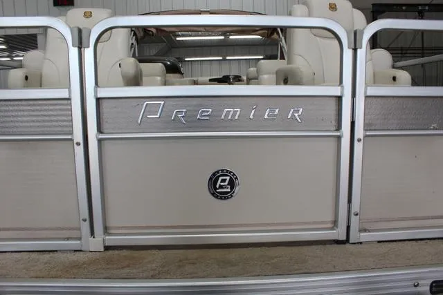 Slide: The Image of Premier 235 Escapade RE 2005 - 3