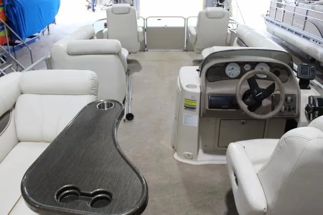 Slide: The Image of Premier 235 Escapade RE 2005 - 32