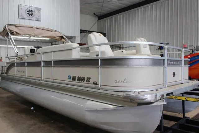 Slide: The Image of Premier 235 Escapade RE 2005 - 4