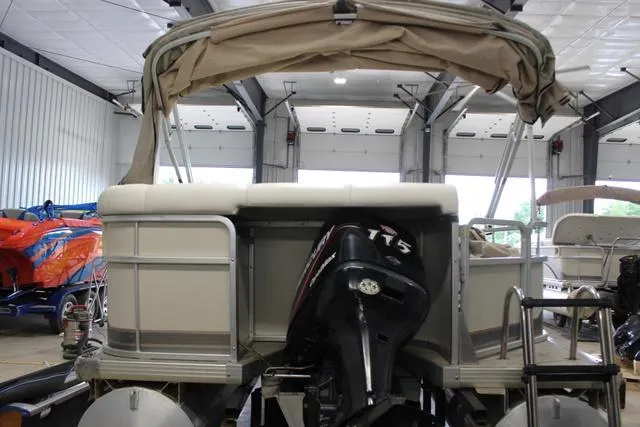 Slide: The Image of Premier 235 Escapade RE 2005 - 6