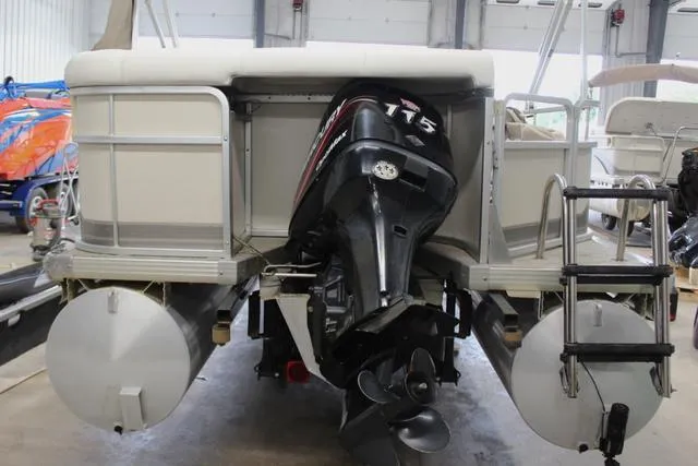 Slide: The Image of Premier 235 Escapade RE 2005 - 7