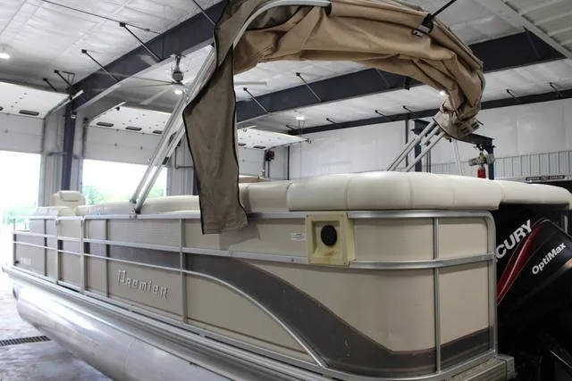 Slide: The Image of Premier 235 Escapade RE 2005 - 8