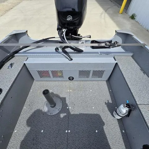 Slide: The Image of Lund 1600 Fury SS 2022 - 15