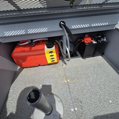 Slide: The Image of Lund 1600 Fury SS 2022 - 16