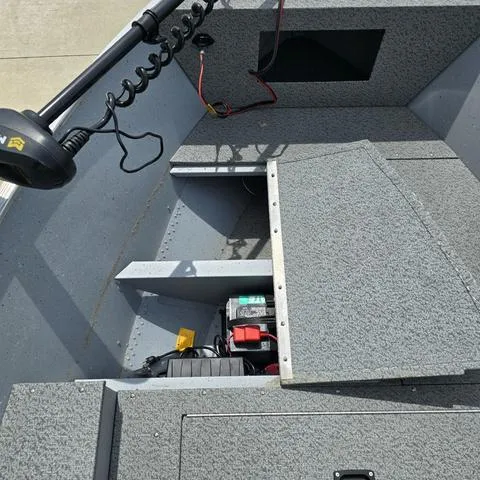 Slide: The Image of Lund 1600 Fury SS 2022 - 7