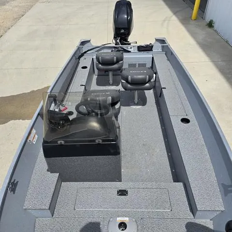 Slide: The Image of Lund 1600 Fury SS 2022 - 9