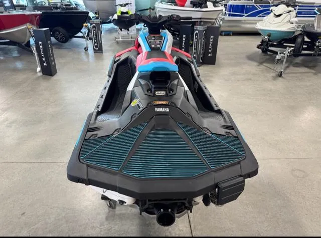 Slide: The Image of Yamaha JETBLASTER DLX IMPERIAL RED/BLACK 2025 - 3