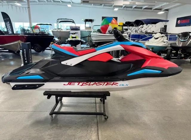 Slide: The Image of Yamaha JETBLASTER DLX IMPERIAL RED/BLACK 2025 - 4