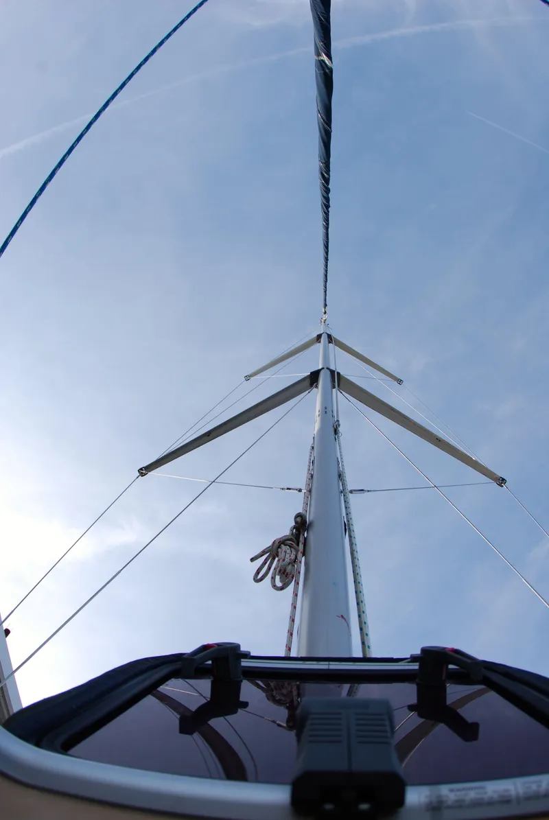 Slide: The Image of Looking up at the mast of a 2008 Hunter 33 sailboat against a clear sky. - 36