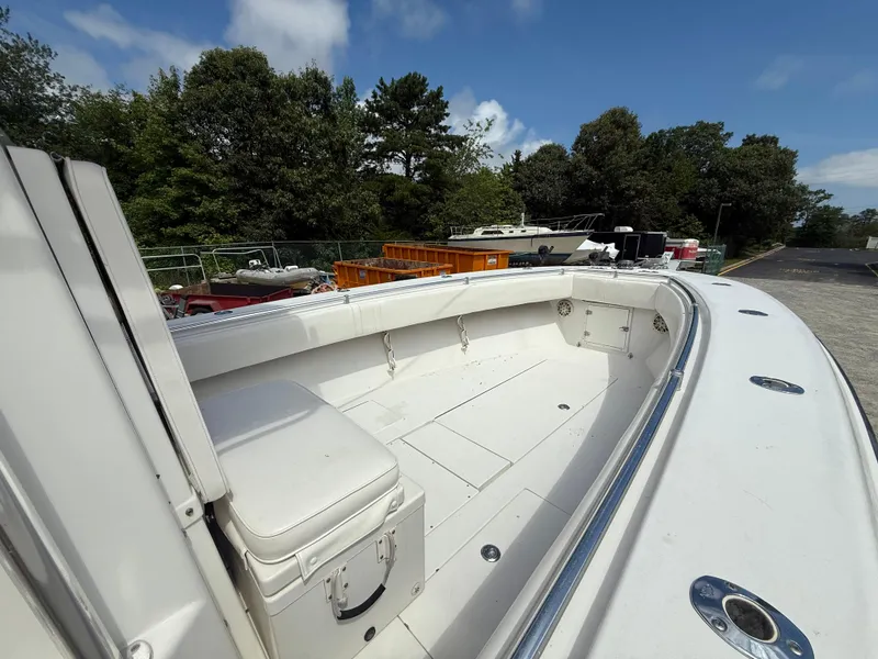 Slide: The Image of 2002 Contender 27 Tournament boat with spacious deck, surrounded by trees and other boats. - 7