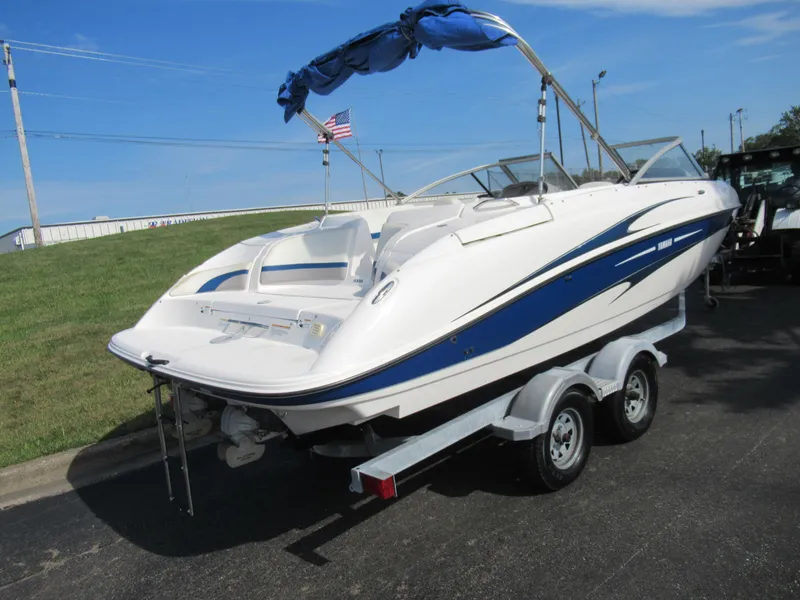Slide: The Image of 2004 Yamaha Boats SX230 on trailer with blue accents and canopy. - 3