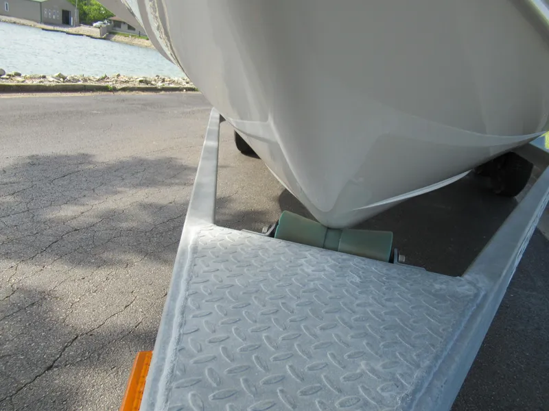 Slide: The Image of 2004 Yamaha Boats SX230 on trailer, close-up of boat hull and trailer. - 7