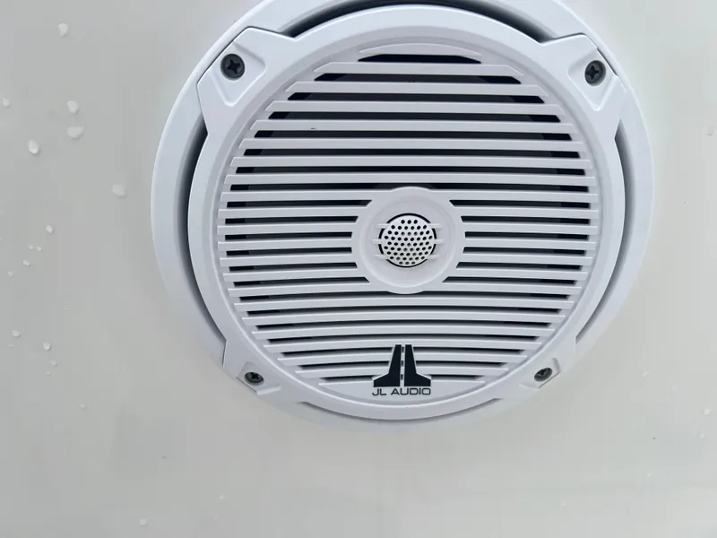 Slide: The Image of Edgewater 245CC 2018 - 14