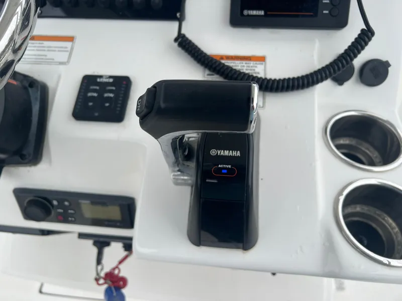 Slide: The Image of Edgewater 245CC 2018 - 26