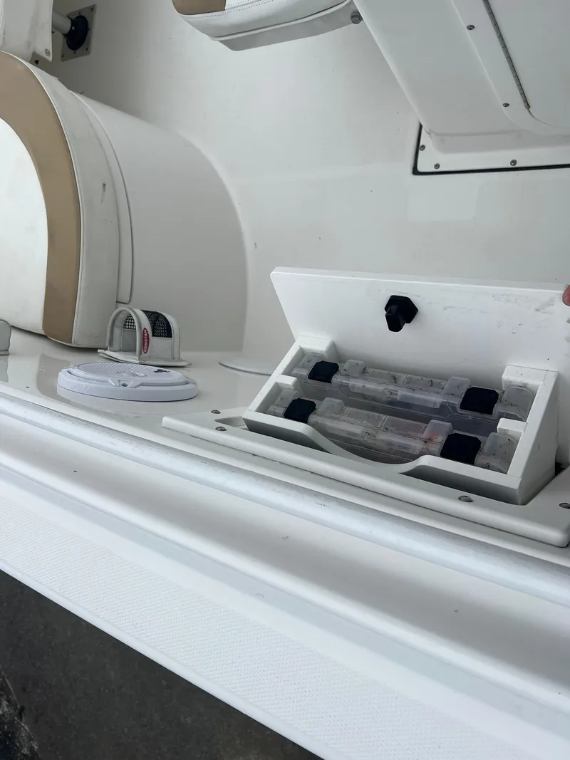 Slide: The Image of Edgewater 245CC 2018 - 29