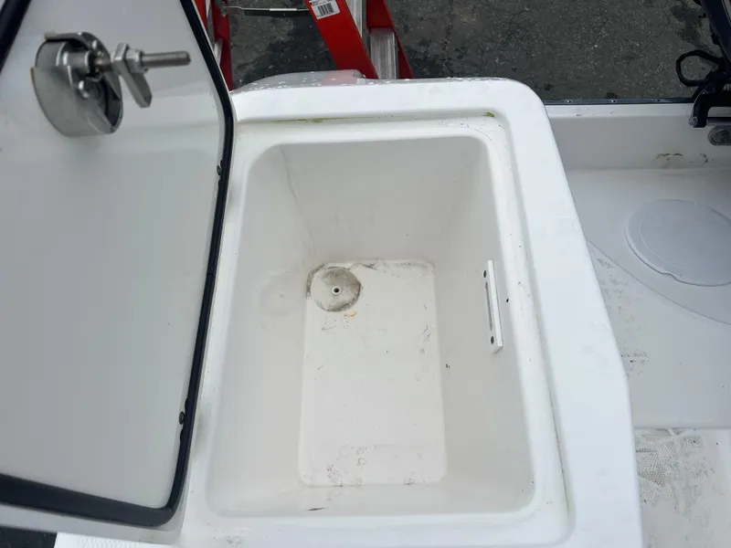 Slide: The Image of Edgewater 245CC 2018 - 33