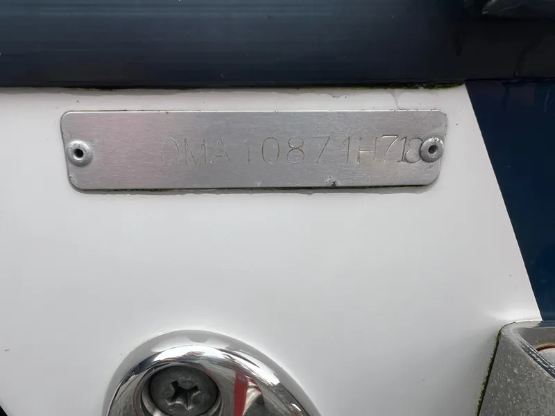 Slide: The Image of Edgewater 245CC 2018 - 38