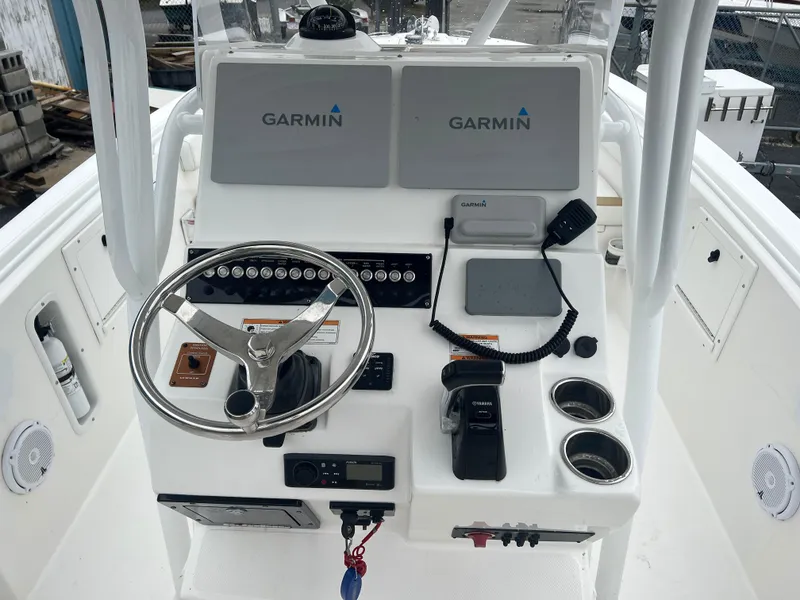 Slide: The Image of Edgewater 245CC 2018 - 4