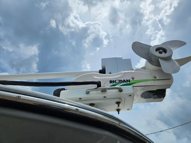 Slide: The Image of Rhodan trolling motor on 2022 Sea Cat 260 Hybrid boat under cloudy sky. - 36