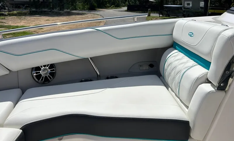 Slide: The Image of Regal LS4 Surf 2022 - 61