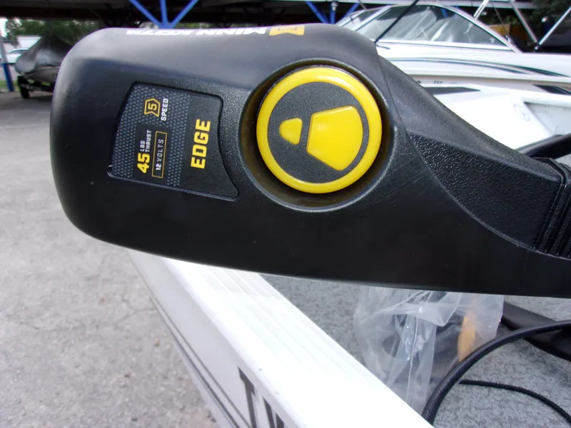 Slide: The Image of Minn Kota Edge trolling motor on a 2008 G3 1860 CC Deluxe boat. - 10