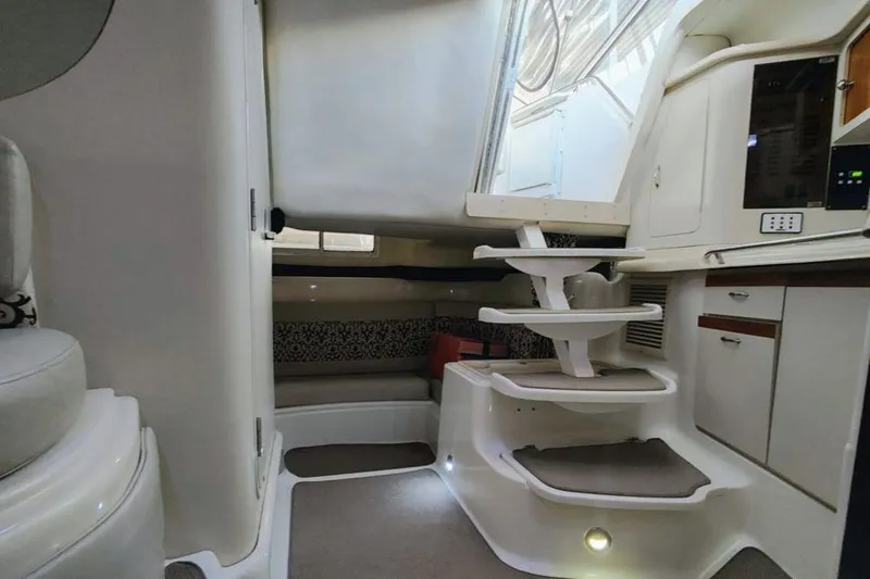 Slide: The Image of Chris-Craft 320 EXPRESS 1999 - 8