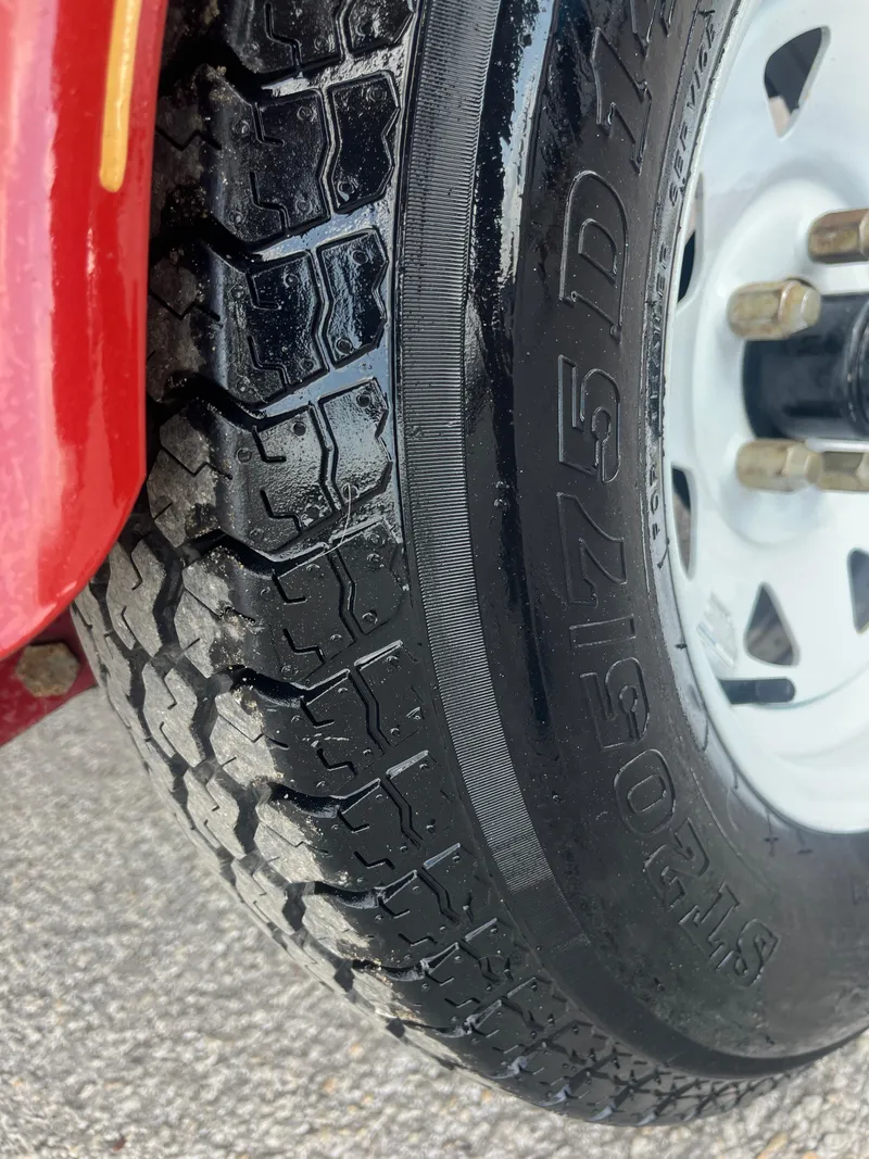 Slide: The Image of Fisher 16 Pro Avenger 2002 boat parked by the shore. - 13