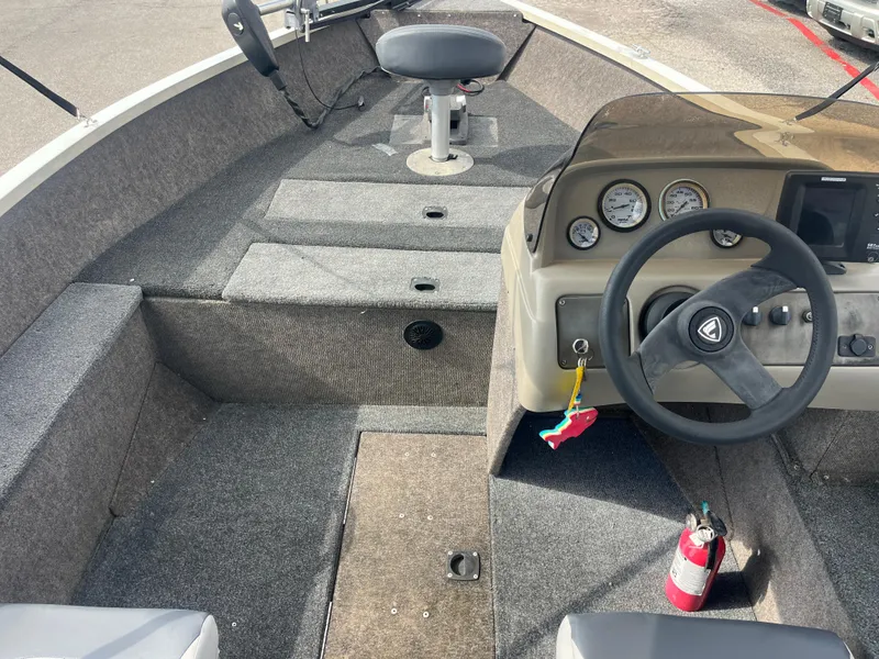 Slide: The Image of Mercury throttle control and capacity warning on 2002 Fisher 16 Pro Avenger boat. - 38