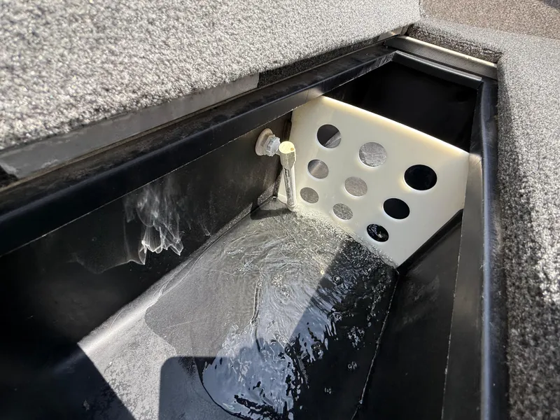 Slide: The Image of Fisher 16 Pro Avenger 2002 - 75