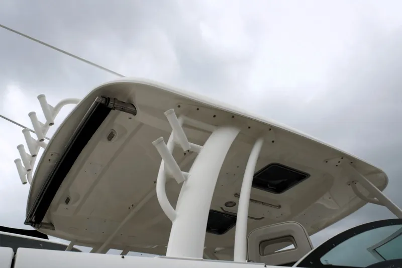 Slide: The Image of Boston Whaler 320 Vantage 2017 - 10