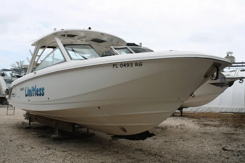 Slide: The Image of Boston Whaler 320 Vantage 2017 - 12