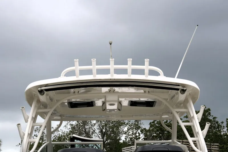 Slide: The Image of Boston Whaler 320 Vantage 2017 - 14