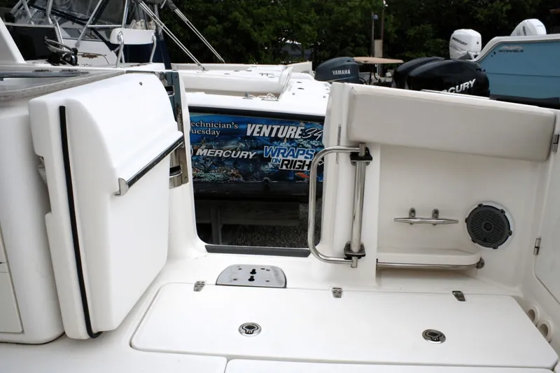 Slide: The Image of Boston Whaler 320 Vantage 2017 - 17
