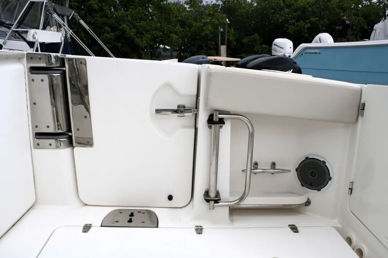 Slide: The Image of Boston Whaler 320 Vantage 2017 - 18