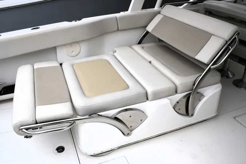 Slide: The Image of Boston Whaler 320 Vantage 2017 - 27