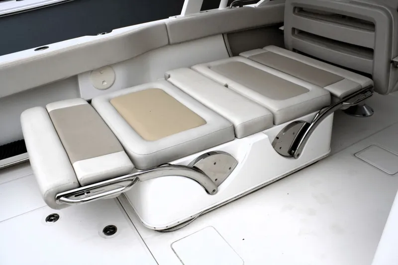 Slide: The Image of Boston Whaler 320 Vantage 2017 - 28
