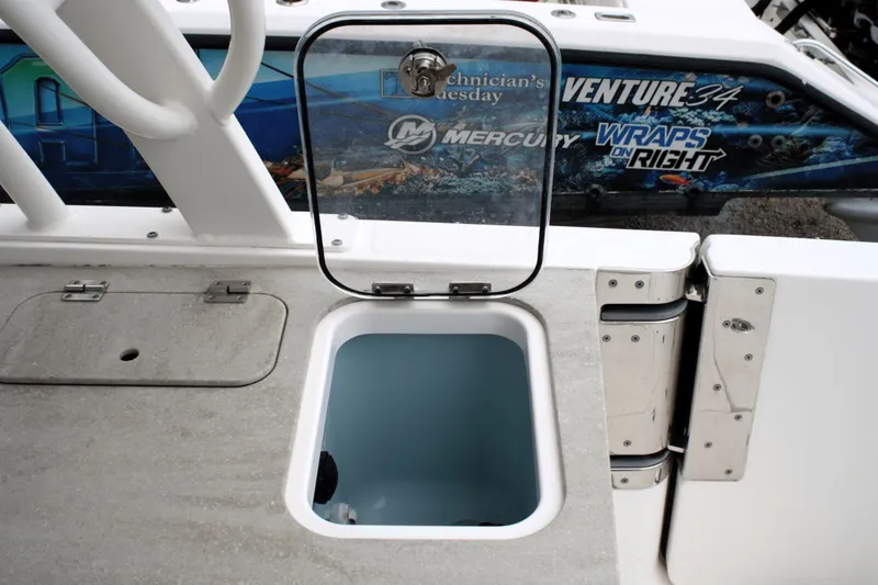 Slide: The Image of Boston Whaler 320 Vantage 2017 - 33