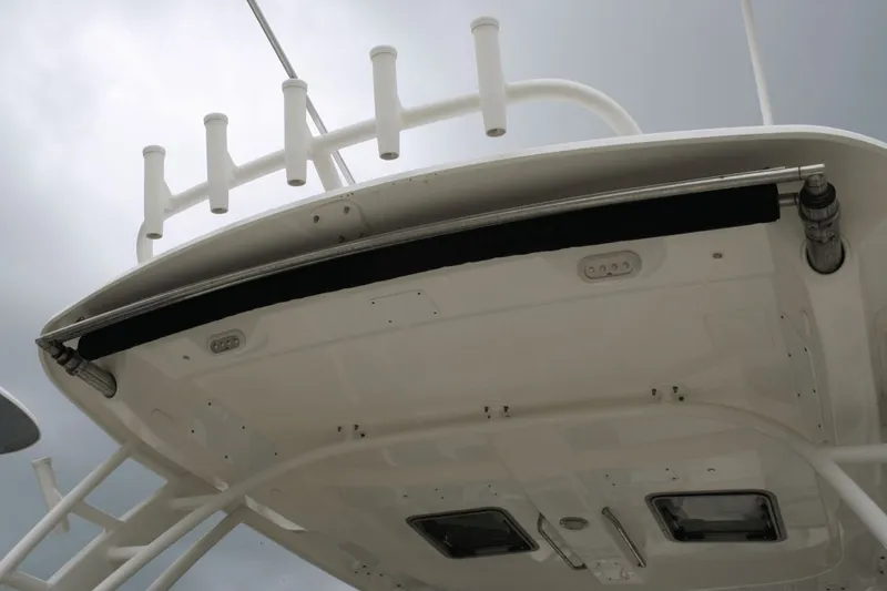 Slide: The Image of Boston Whaler 320 Vantage 2017 - 38