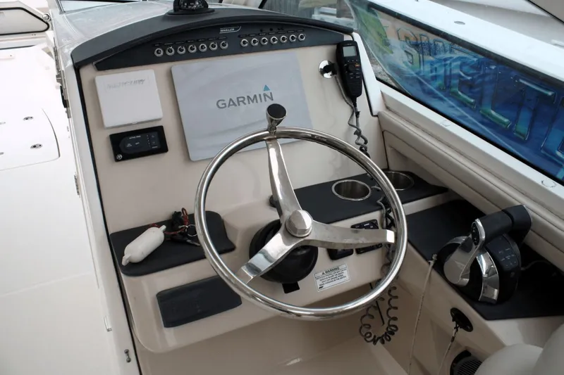 Slide: The Image of Boston Whaler 320 Vantage 2017 - 46