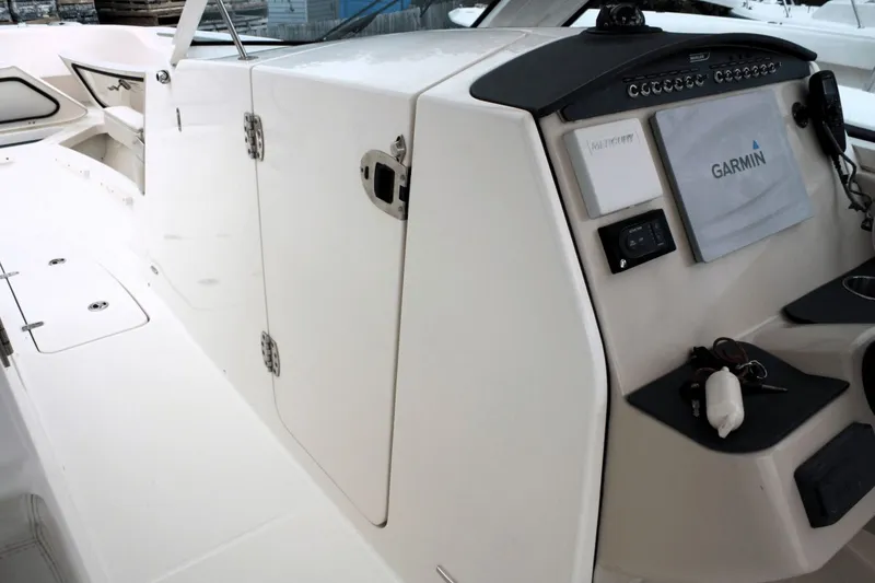 Slide: The Image of Boston Whaler 320 Vantage 2017 - 53