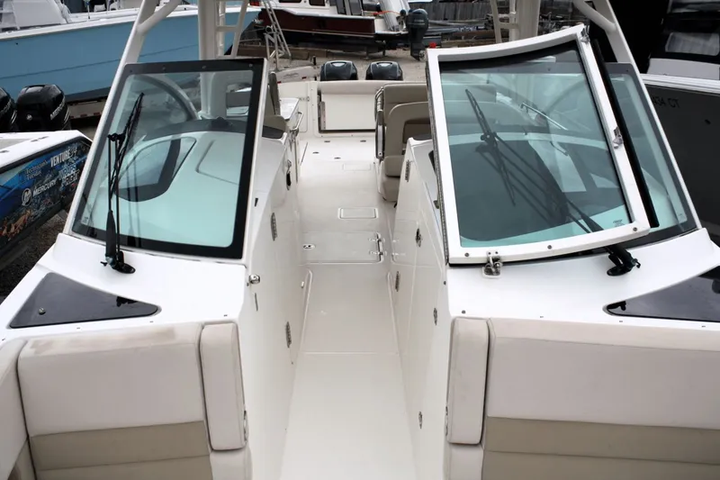 Slide: The Image of Boston Whaler 320 Vantage 2017 - 54