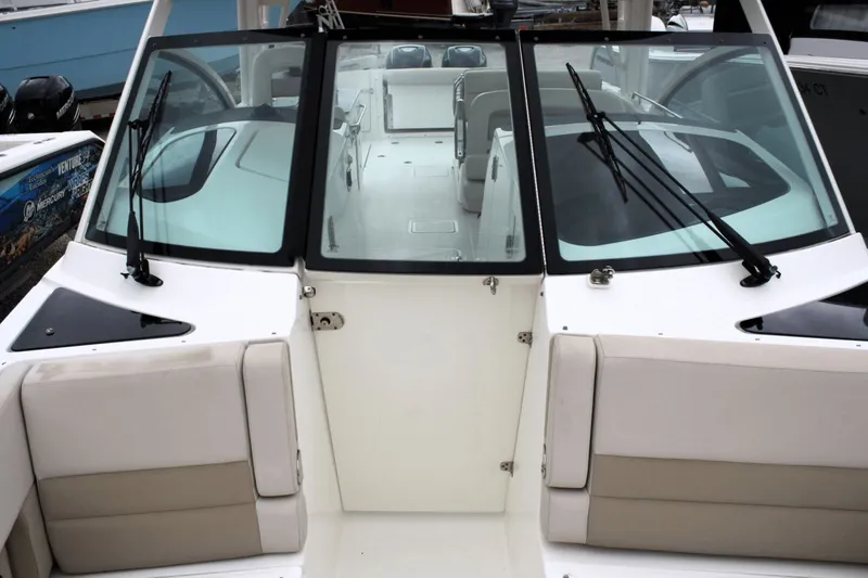 Slide: The Image of Boston Whaler 320 Vantage 2017 - 55