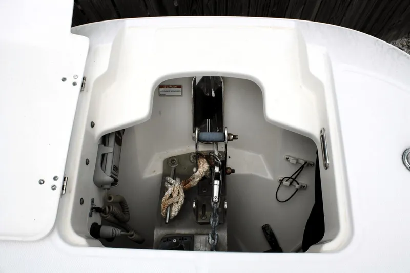 Slide: The Image of Boston Whaler 320 Vantage 2017 - 6
