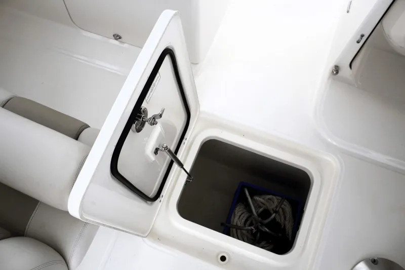 Slide: The Image of Boston Whaler 320 Vantage 2017 - 61