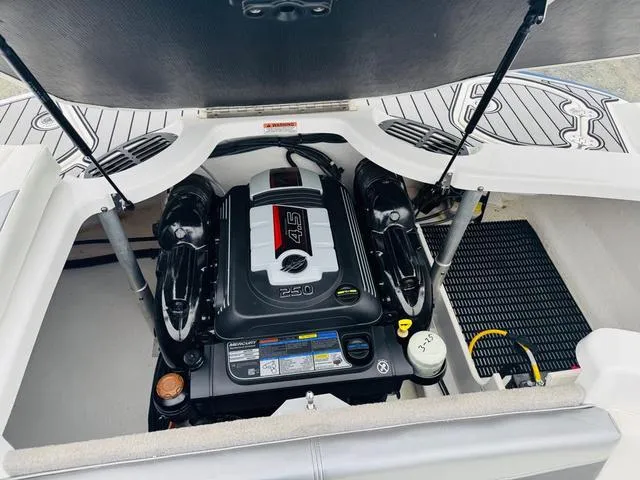 Slide: The Image of Monterey 224 FS 2020 - 4