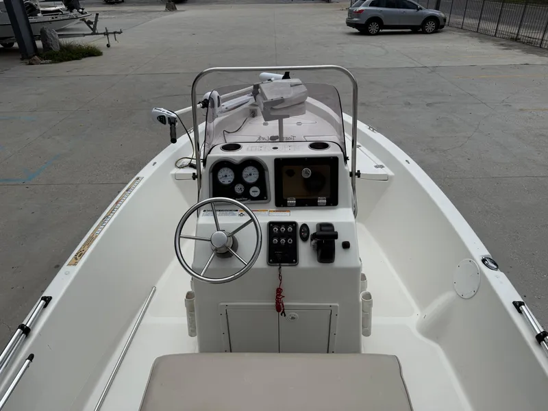 Slide: The Image of NauticStar 1810 2017 - 8