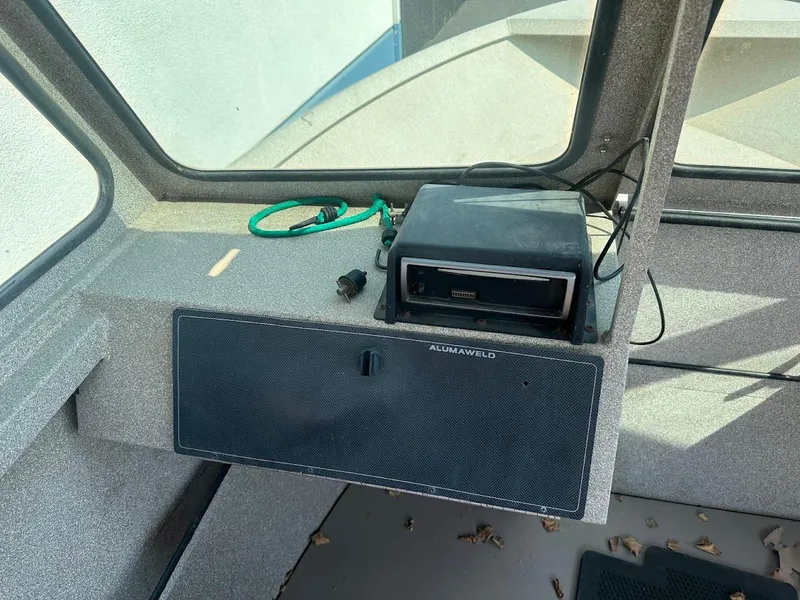 Slide: The Image of 2003 Alumaweld Stryker boat interior with dashboard and electronic equipment. - 18