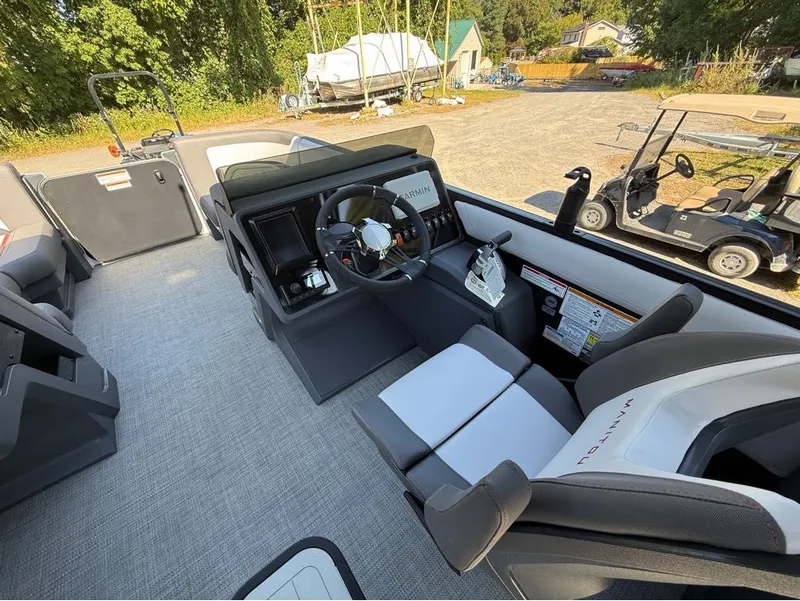 Slide: The Image of Manitou Cruise 22 Max Switchback 2025 - 13