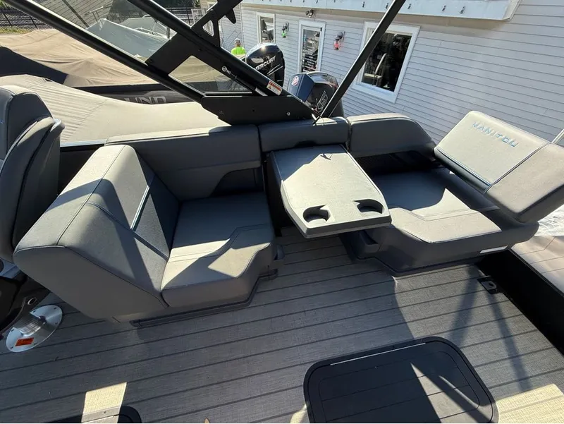 Slide: The Image of Manitou Explore 24 Max Navigator 2025 - 10