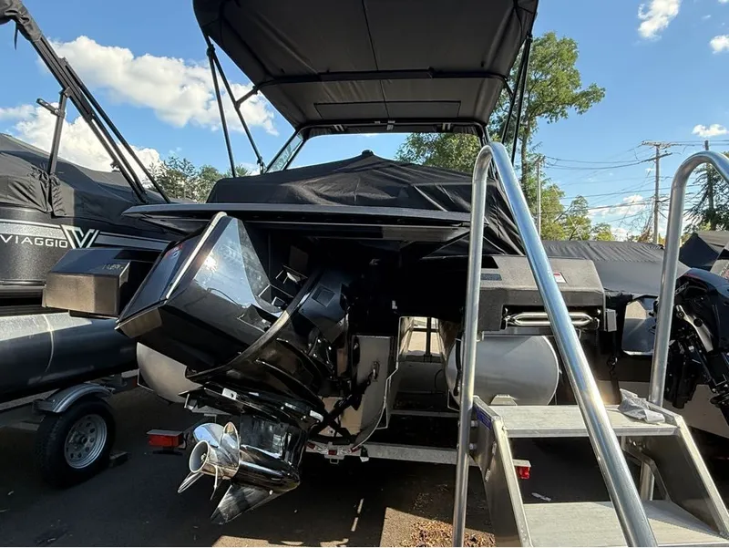 Slide: The Image of Manitou Explore 24 Max Navigator 2025 - 14